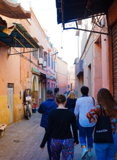 Fargerike gater i Marrakech