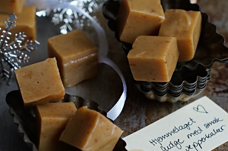 hjemmelaget fudge med smak av pepperkaker