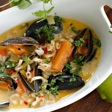 asiatisk blåskjellsuppe sett ovenfra