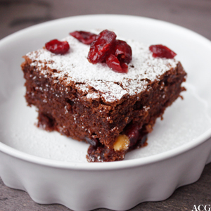 brownie med tranebær og hvit sjokolade