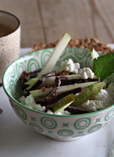 Bolle med cottage cheese, pære og mintsjokolade