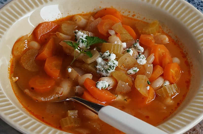 fasolada - gresk bønnesuppe
