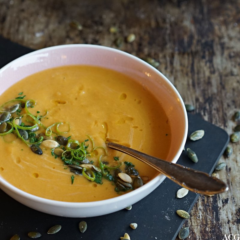 gresskarsuppe med rød curry og kokosmelk