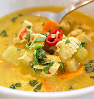 Nærbilde av indisk kyllingsuppe