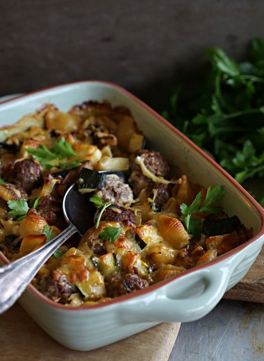Grateng med kjøttboller og pasta