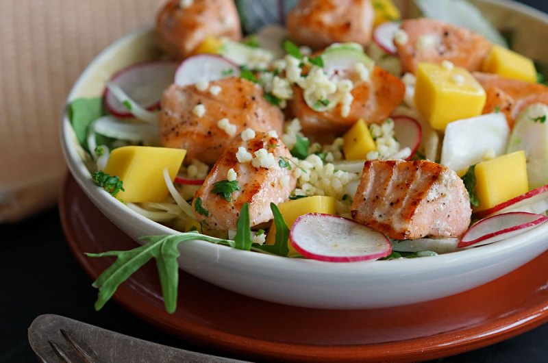 laksesalat med fennikel og mango