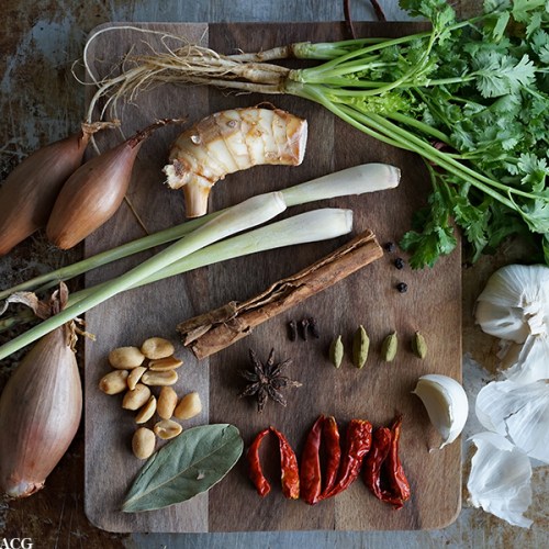 ingredienser til massaman curry paste