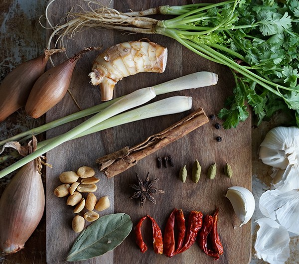 ingredienser til massaman curry paste