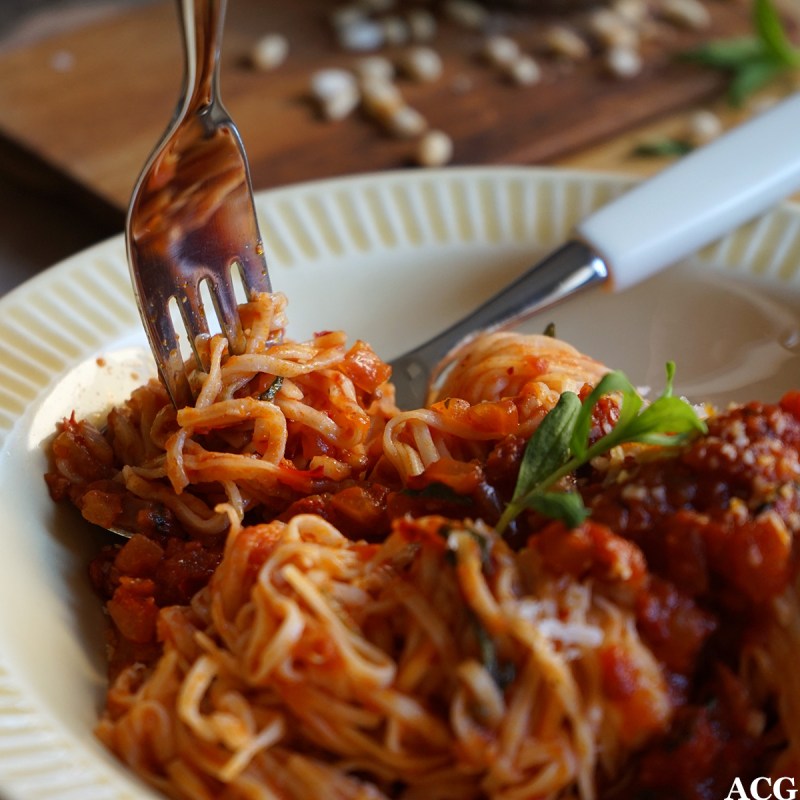 Hjemmelaget pasta med nduja og tomatsaus