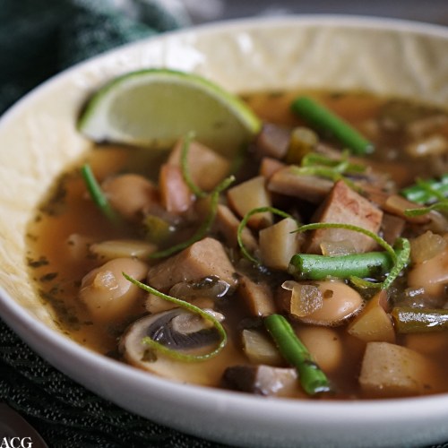 restesuppe med femkrydder og julepølse