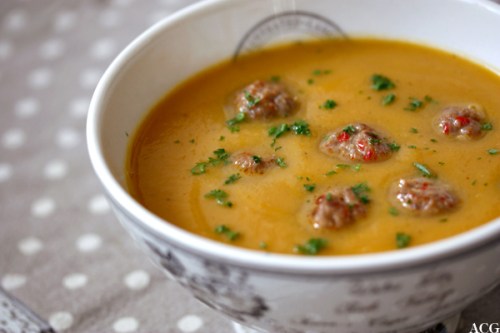 Rotsuppe med kjøttboller