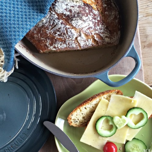 Bilde av grytebrød og frokosttallerken