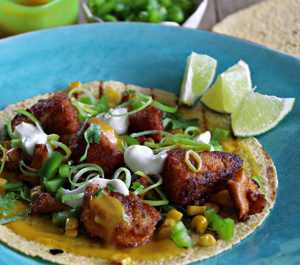 tacolefse med toskebiter, kantareller, mais og mangosaus
