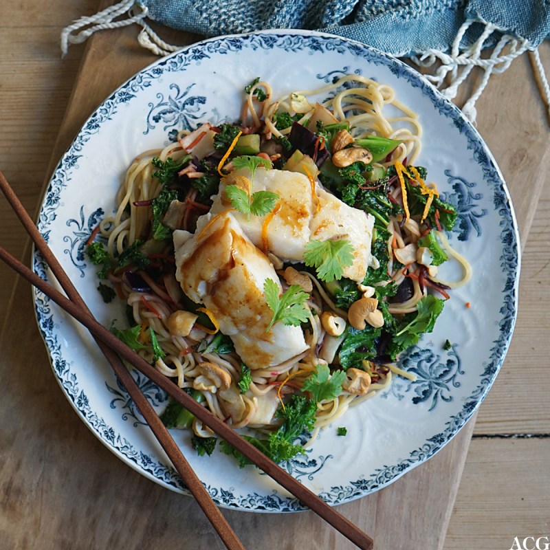 wok med torsk, appelsinsaus og nudler