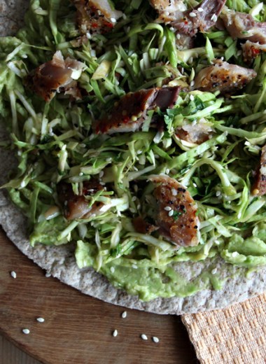 nærbilde av wrap med makrellsalat